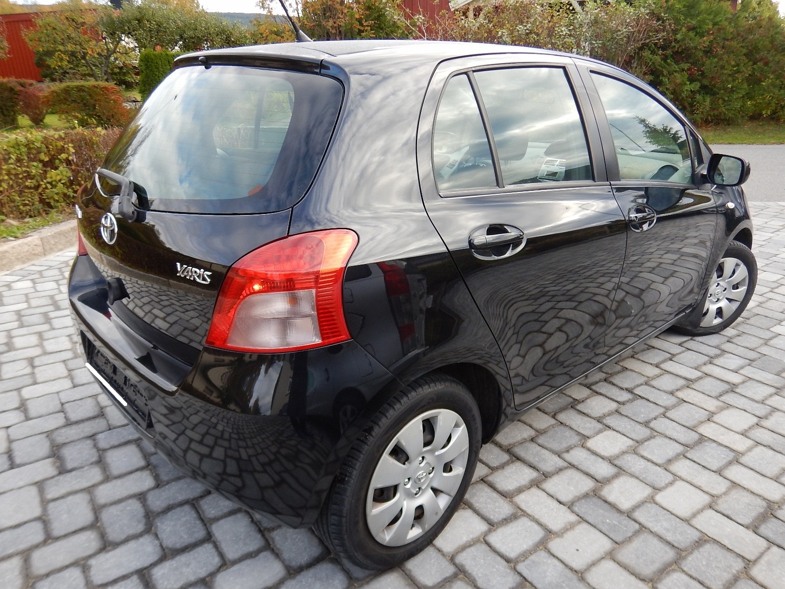 Toyota yaris 2 поколение
