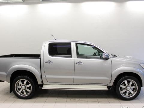 Toyota Toyota HiLux D-4D 171hk D-Cab 4WD Toyota HiLux D-4D 171hk D-Cab 4WD Gris