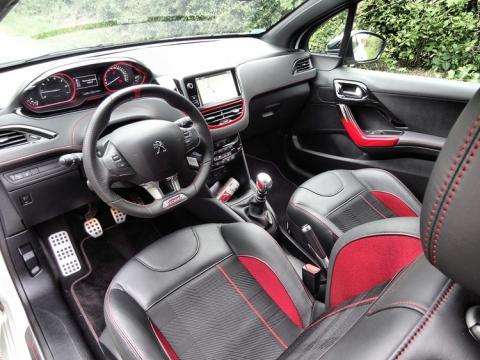 Peugeot 208 gti 1.6l Rouge