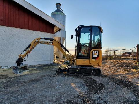 MINI  Mini Pelle Cat 301.8 2 tonnes 19 ch  Godet étroit, godet d'excavation et godet de ponçage hydraulique Jaune