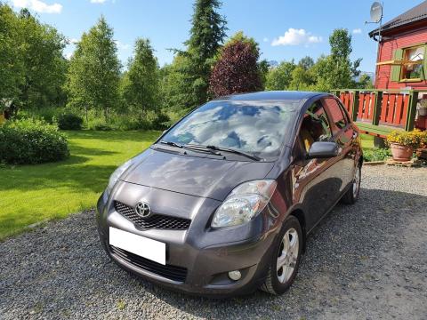 Toyota Yaris 1.4-90 D Gris