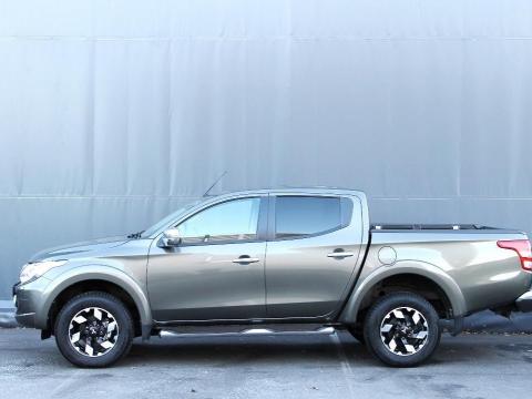 Mitsubishi L200 Gris