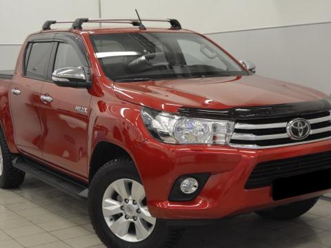 Toyota Toyota HiLux D-4D 150CH D-Cab 4WD Toyota HiLux D-4D 150CH D-Cab 4WD Orange