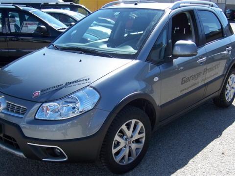 FIAT Sedici 1.6 4WD Freestyle (SUV/tout-terrain)