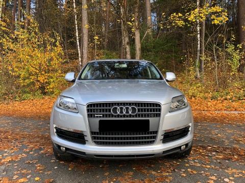 Audi Q7 Audi Q7 Q7 3.0-232 D 2007.....4000CHF Gris