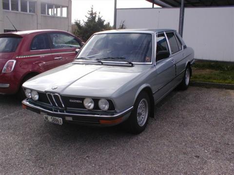 BMW 528  (limousine)