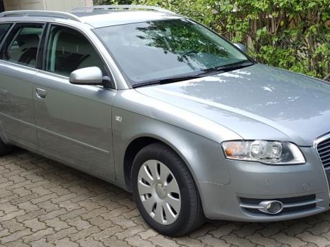 Audi Audi A4 Avant 2000cm, 130 cv, 4 cylindres, 20 V essences Gris