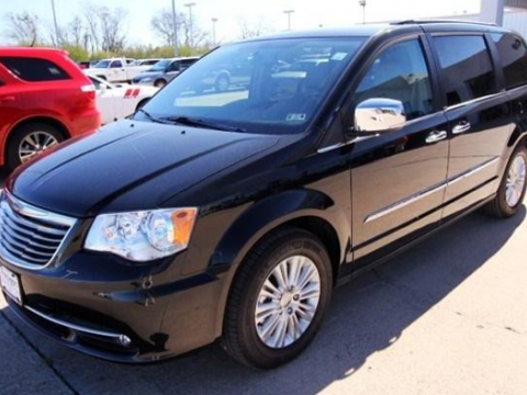 Chrysler Town and Country Touring-L 2013