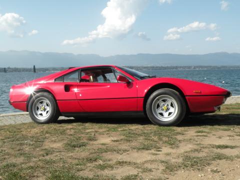 Ferrari 308 GTB quatrovalve quatrovalve Rouge