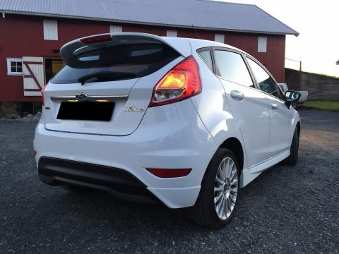 Ford fiesta Blanc