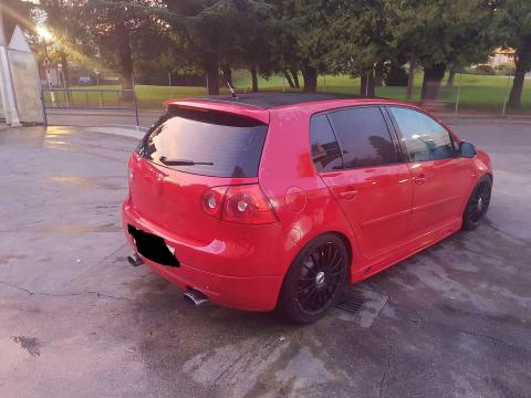 Volkswagen Golf v 2.0 gti  Rouge