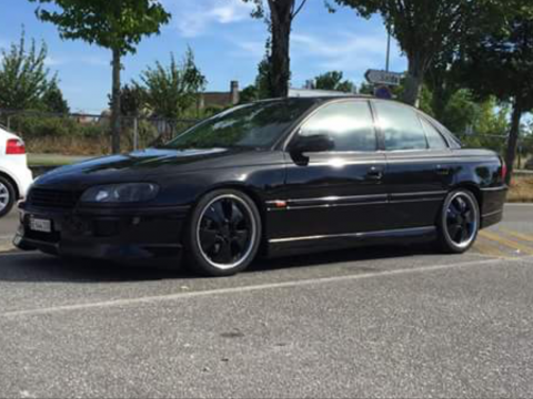 Opel Omega B 2.0 16V Noire