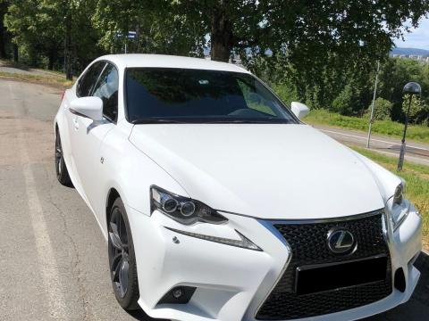 Lexus is lexus is Blanc