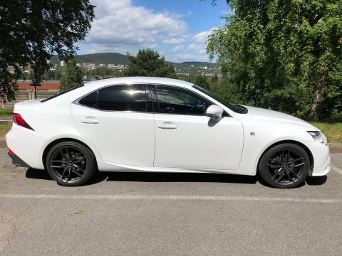 Lexus is super Blanc