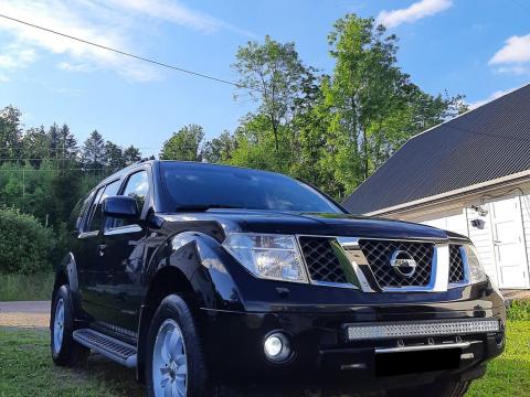 Nissan Pathfinder Noire