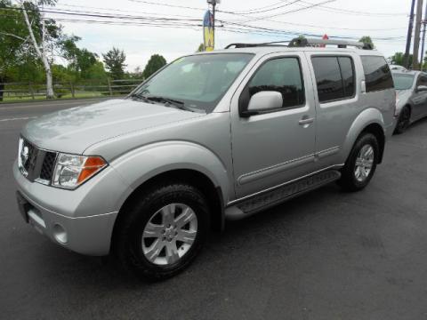 Nissan Pathfinder XE 2005