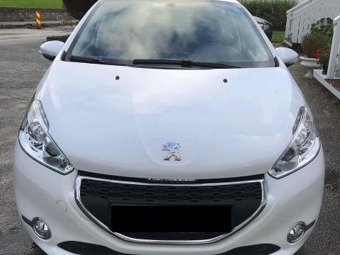 Peugeot 208 Peugeot 208...2012, 52 000 km...2500CHF Blanc