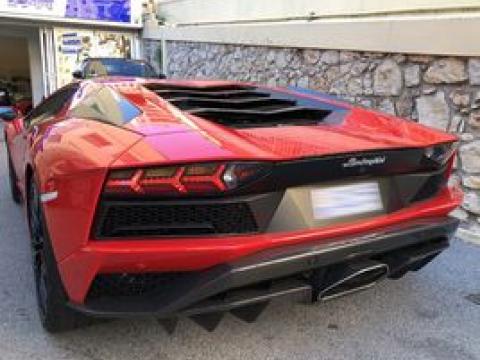 Lamborghini Aventador Sv12-740ch Rouge