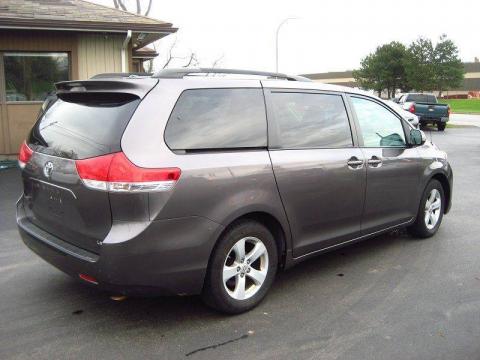 Toyota Sienna LE 8-Passenger 2011