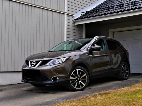 Nissan Nissan Qashqai 1,2 Diesel Couleur Brun Nissan Qashqai 1,2 Noire