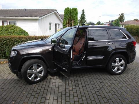 Jeep Grand cherokee  Jeep Grand Cherokee.. Noir Belle voiture  Noire