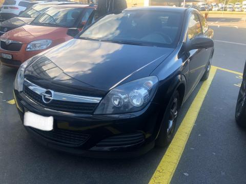 Opel Astra GTC Noire