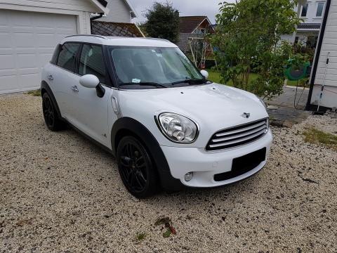 MINI MINI  Cooper Année 2009 prix 4000chf  Blanc