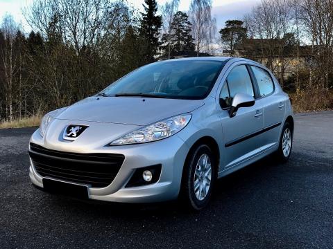 Peugeot Peugeot Bien place OK km99000 2000chf Gris