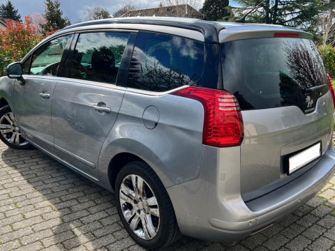 Peugeot 5008 1.6i turbo turbo 156 ch 7 places Gris