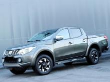 Mitsubishi L200 Gris