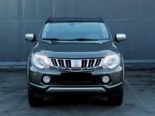 Mitsubishi L200 Gris