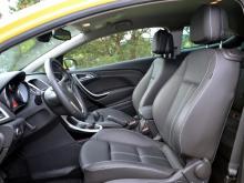 Opel Astra GTC Jaune
