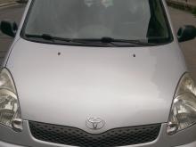 Toyota Yaris Verso Gris