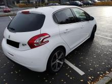 Peugeot 208  Peugeot 208 208 1.6-92 D 2012.....2000CHF Blanc