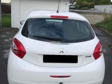 Peugeot 208 Peugeot 208...2012, 52 000 km...2500CHF Blanc