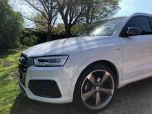 Audi Q3 Sport - Sline (parfait état) 7-vitesses boîte automatisée S tronic quattro Blanc